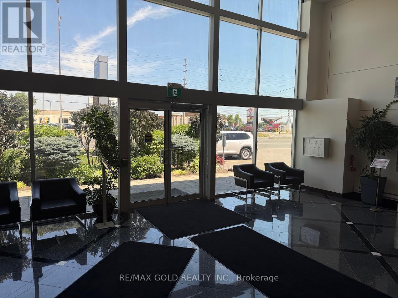 #101,102,104 - 5100 Dixie Road, Mississauga, Ontario  L4W 1C9 - Photo 3 - W14080398