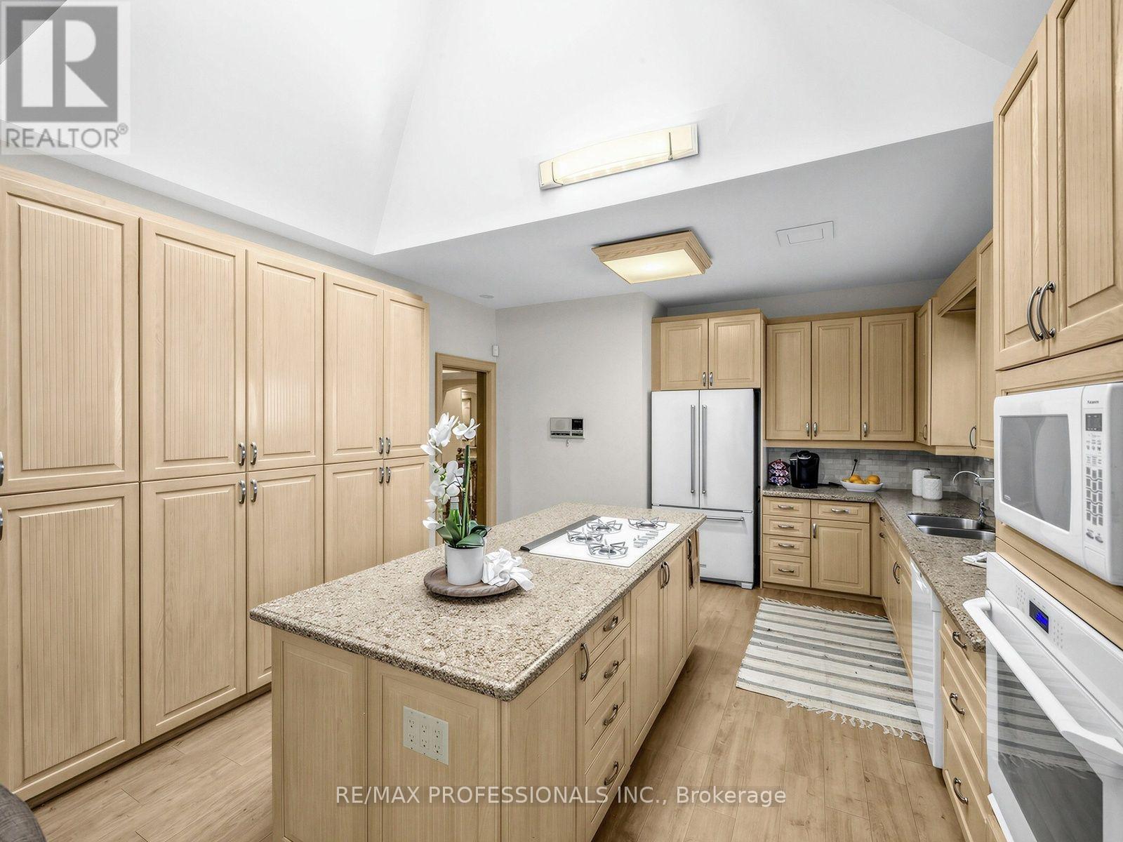 1952 Lapad Court, Mississauga, Ontario  L5L 5R1 - Photo 10 - W14080536