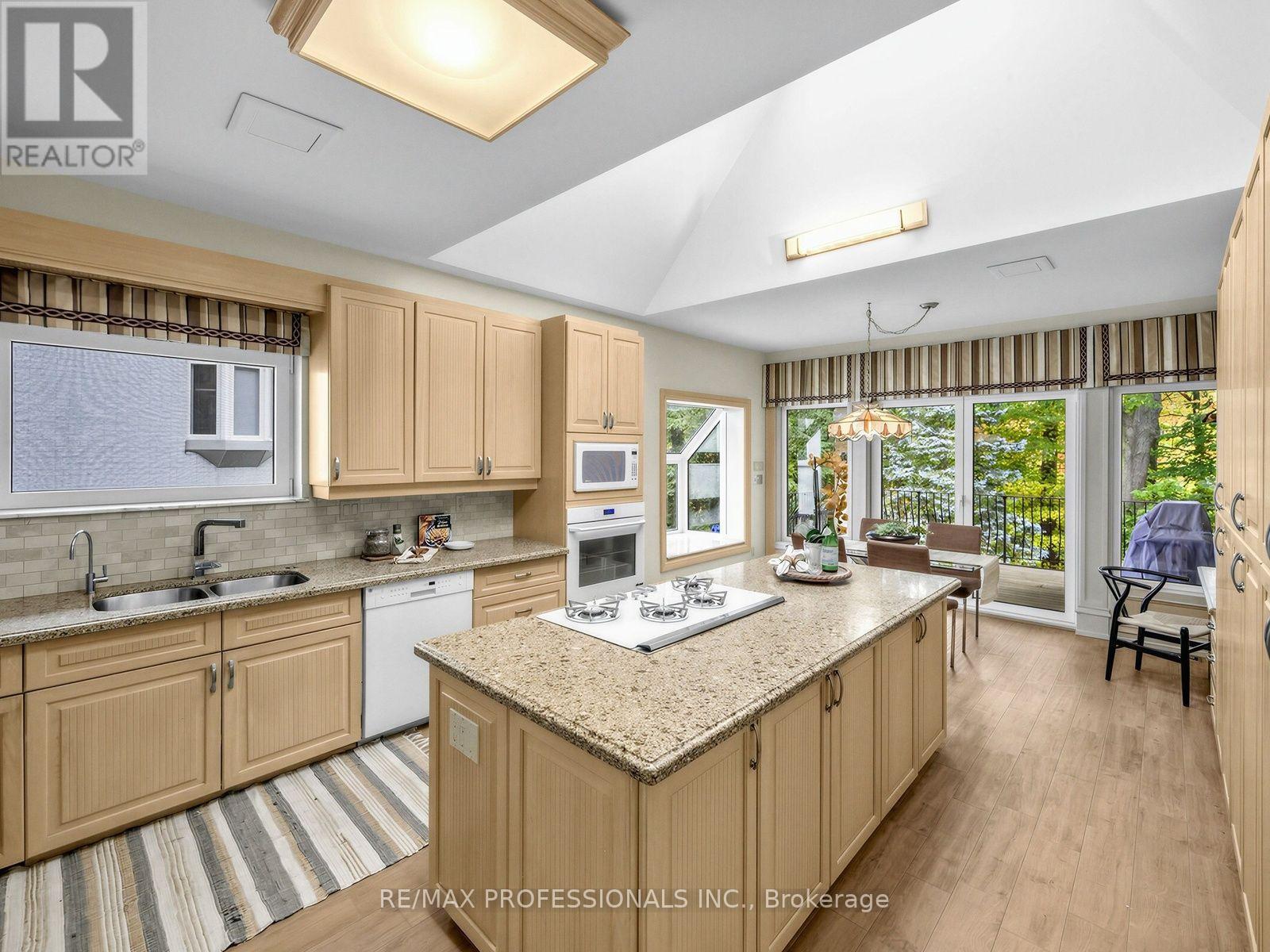 1952 Lapad Court, Mississauga, Ontario  L5L 5R1 - Photo 9 - W14080536