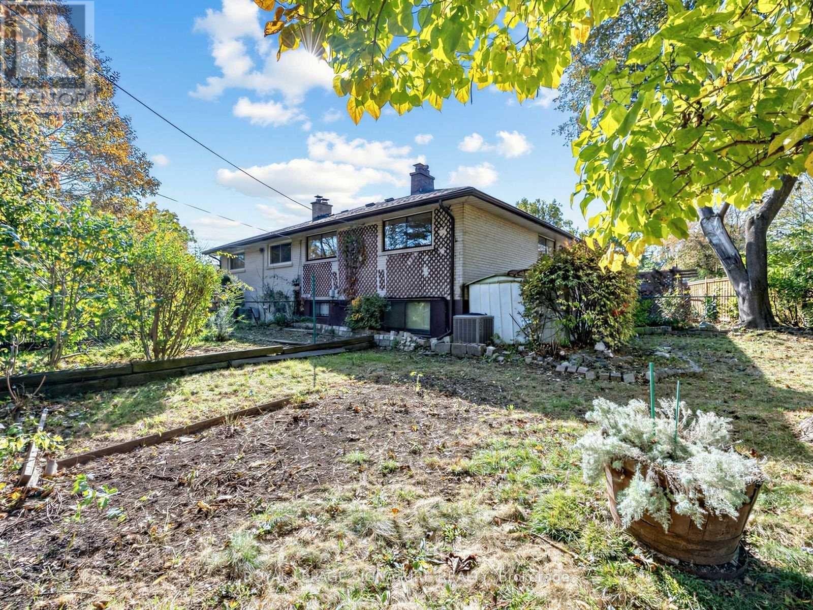 11 Albion Crescent, Brampton, Ontario  L6T 1L3 - Photo 28 - W14080564