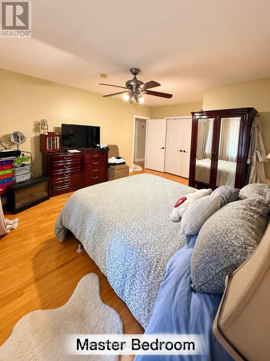 75 Walwyn Avenue, Toronto, Ontario  M9N 3H9 - Photo 15 - W14031336