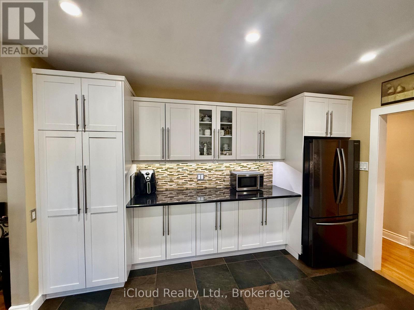 75 Walwyn Avenue, Toronto, Ontario  M9N 3H9 - Photo 10 - W14031336