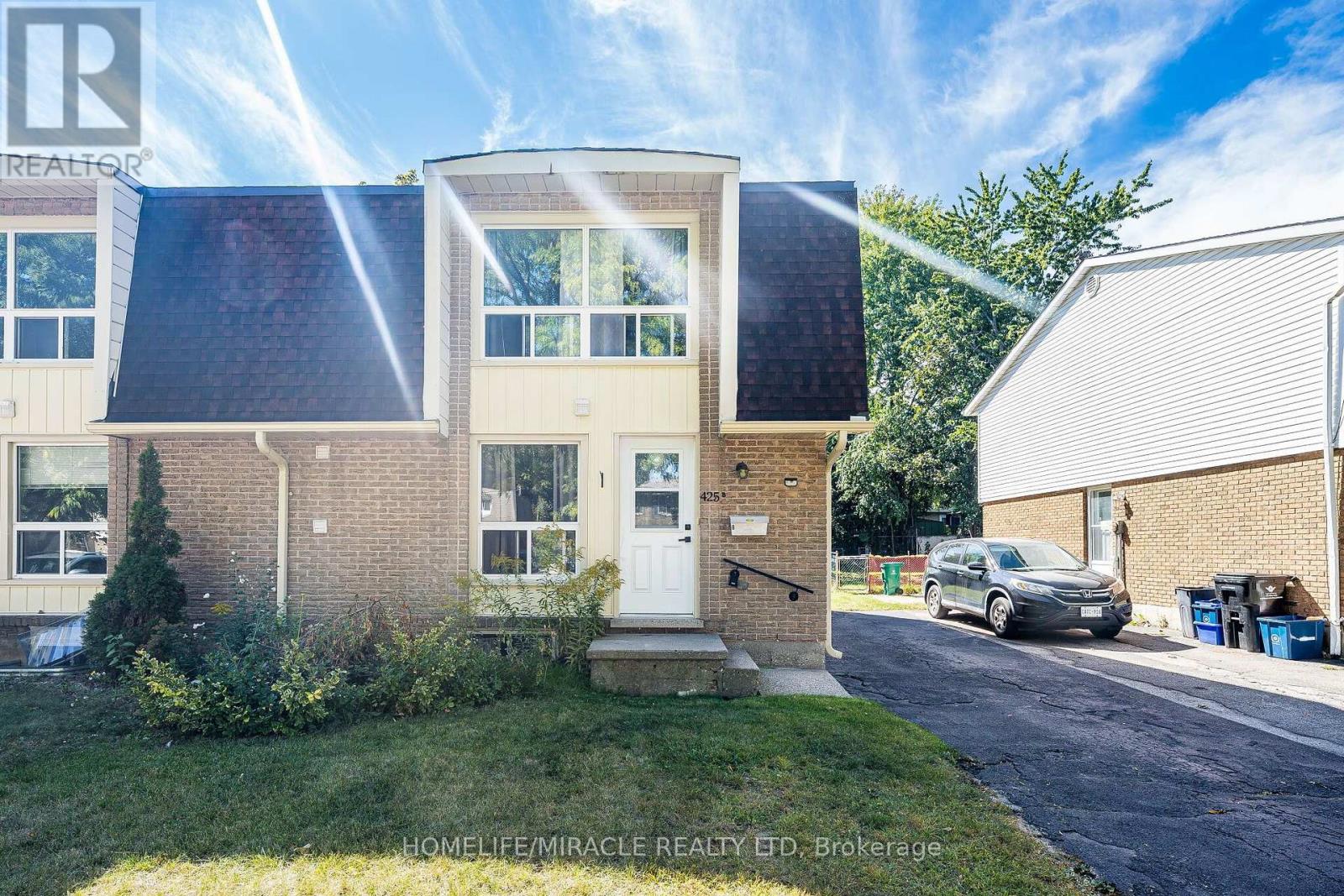 B - 425 Dunvegan Drive, Waterloo, Ontario  N2K 2C8 - Photo 2 - X14080294