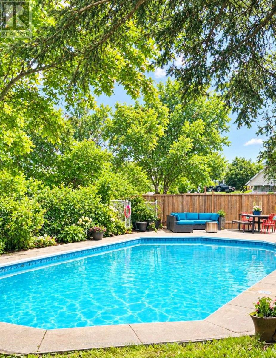 361 Lee Circle, Waterloo, Ontario  N2K 2L8 - Photo 2 - X14080296