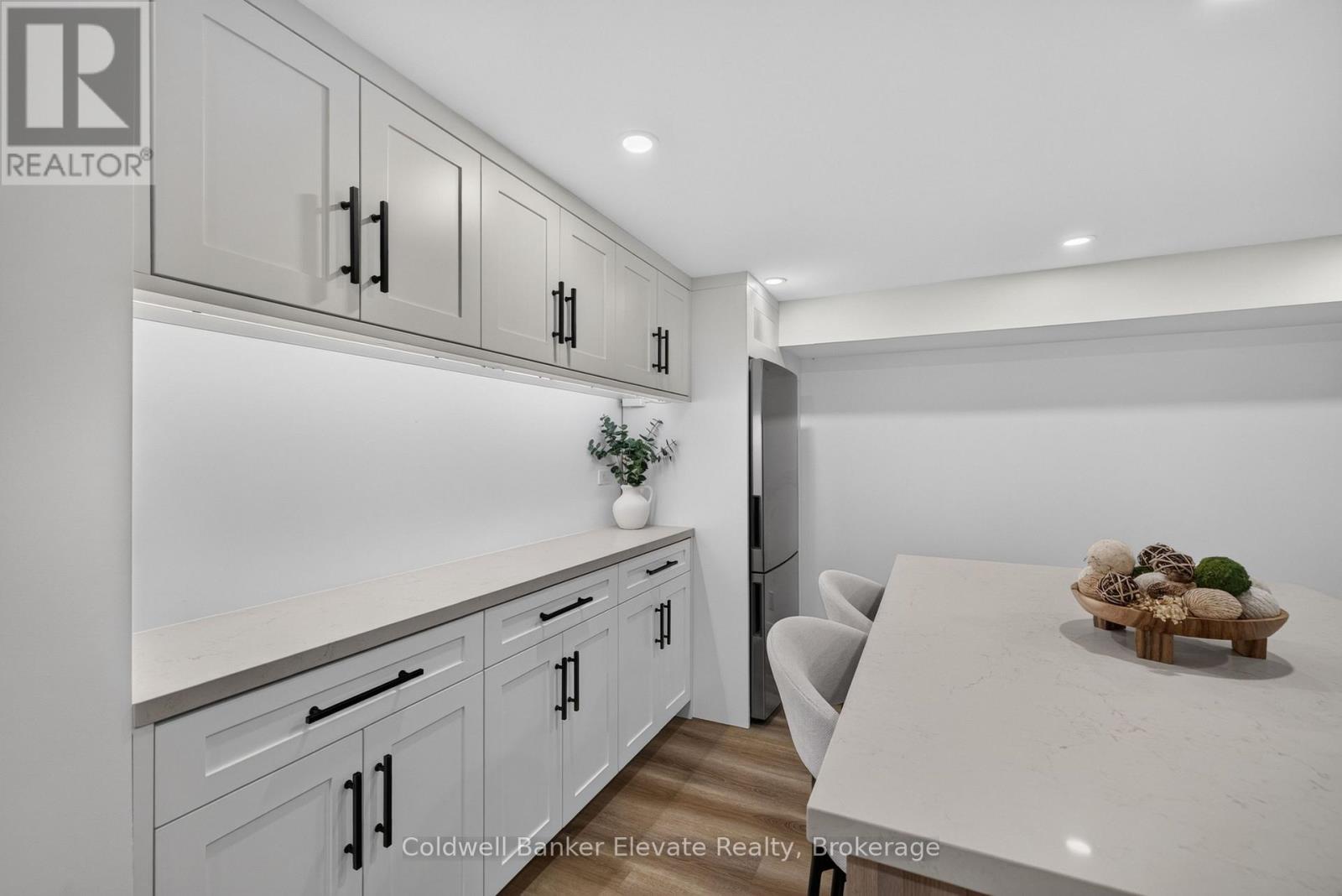 111 Kingswood Drive, Kitchener, Ontario  N2E 1B2 - Photo 3 - X14080378