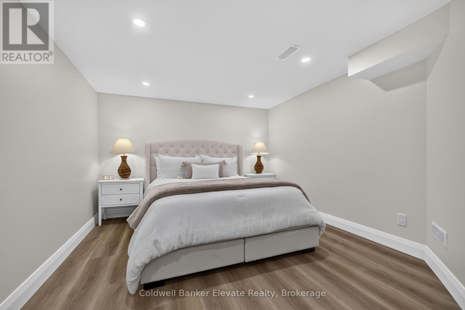 111 Kingswood Drive, Kitchener, Ontario  N2E 1B2 - Photo 5 - X14080378