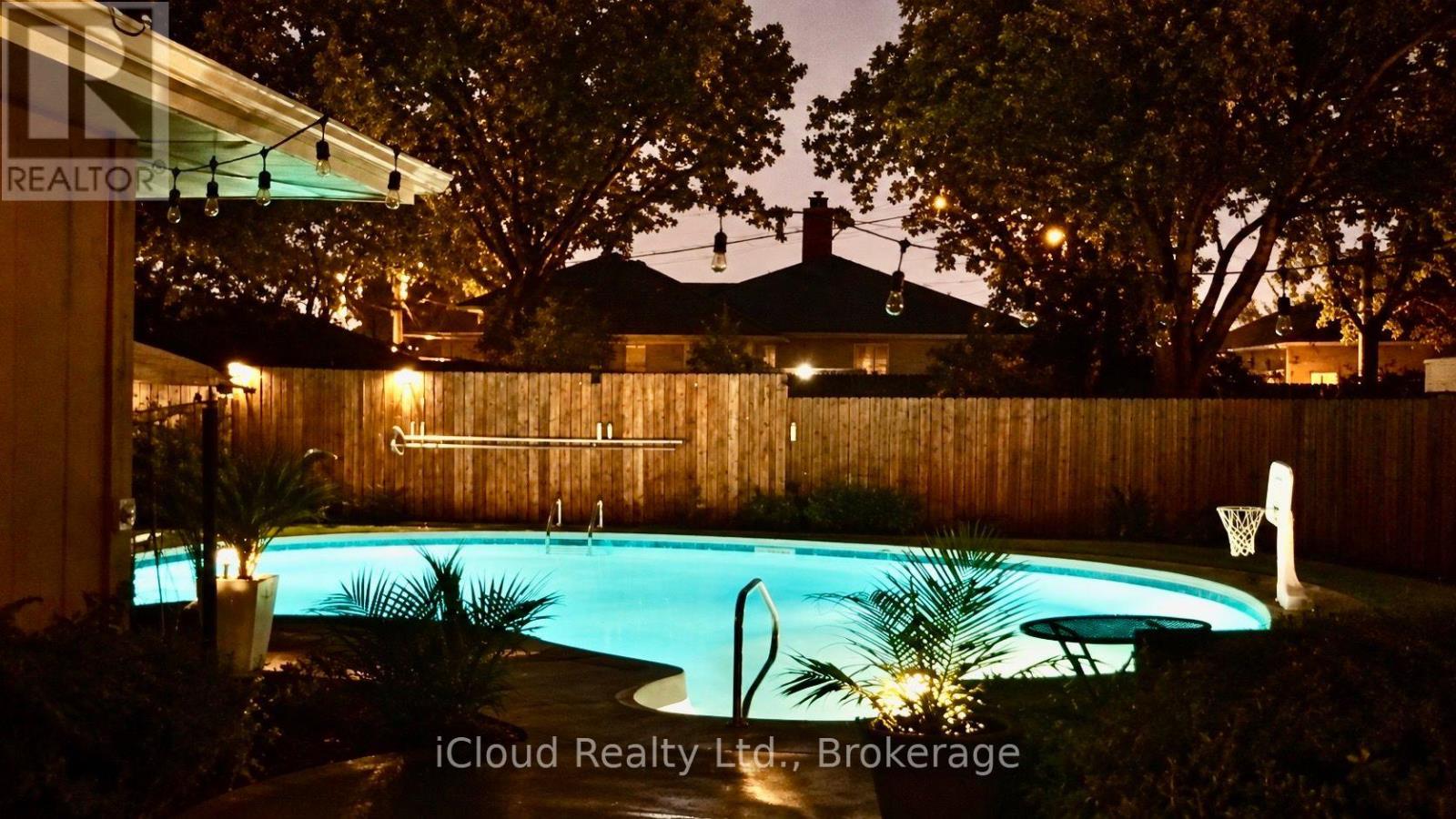 75 Walwyn Avenue, Toronto, Ontario  M9N 3H9 - Photo 34 - W14031336