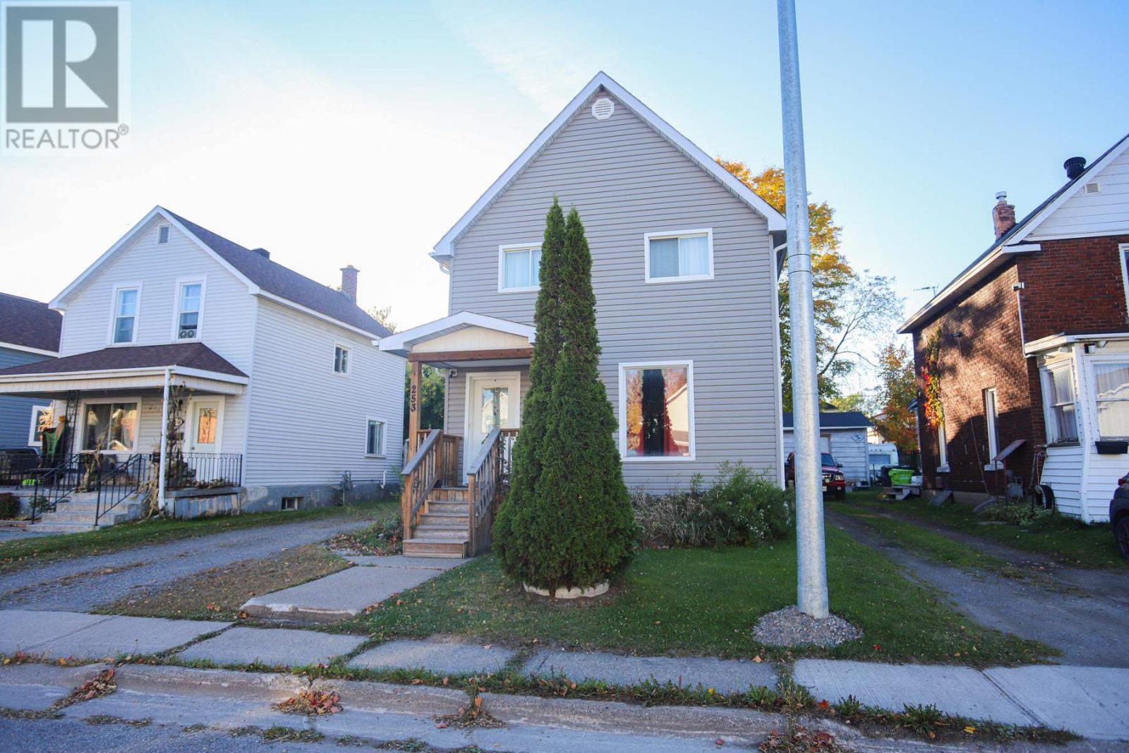 253 St. James St, Sault Ste. Marie, Ontario  P6A 1P7 - Photo 2 - SM262795