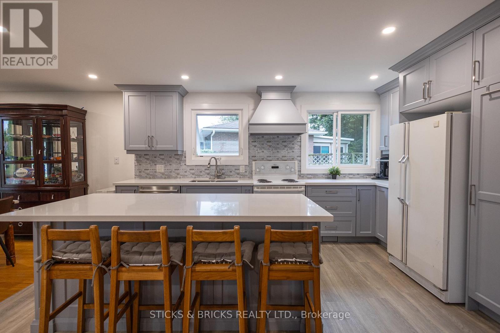 4479 Mitchell Avenue, Niagara Falls (Morrison), Ontario  L2E 6R6 - Photo 6 - X14080698