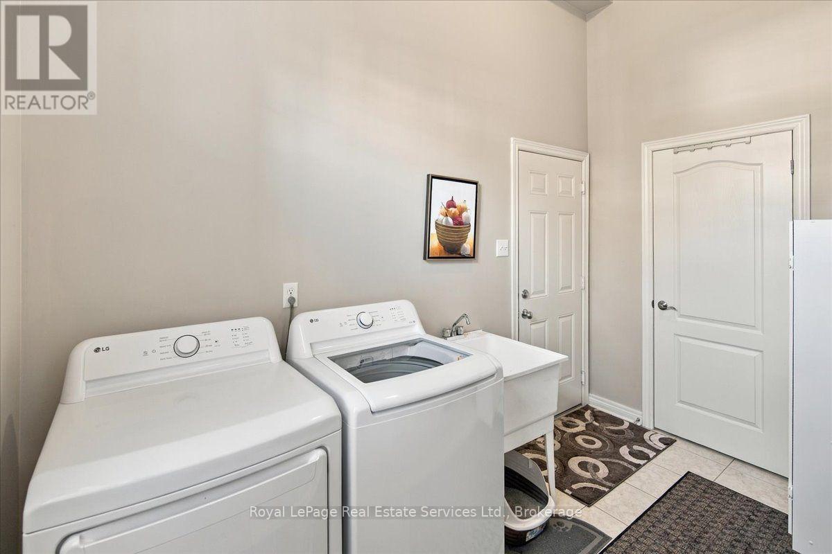5569 Waterwind Crescent, Mississauga, Ontario  L5M 0G3 - Photo 18 - W14080650