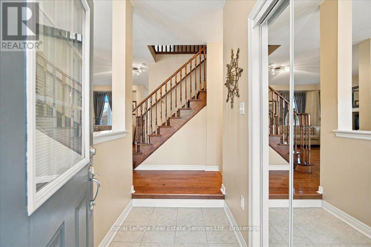 5569 Waterwind Crescent, Mississauga, Ontario  L5M 0G3 - Photo 5 - W14080650