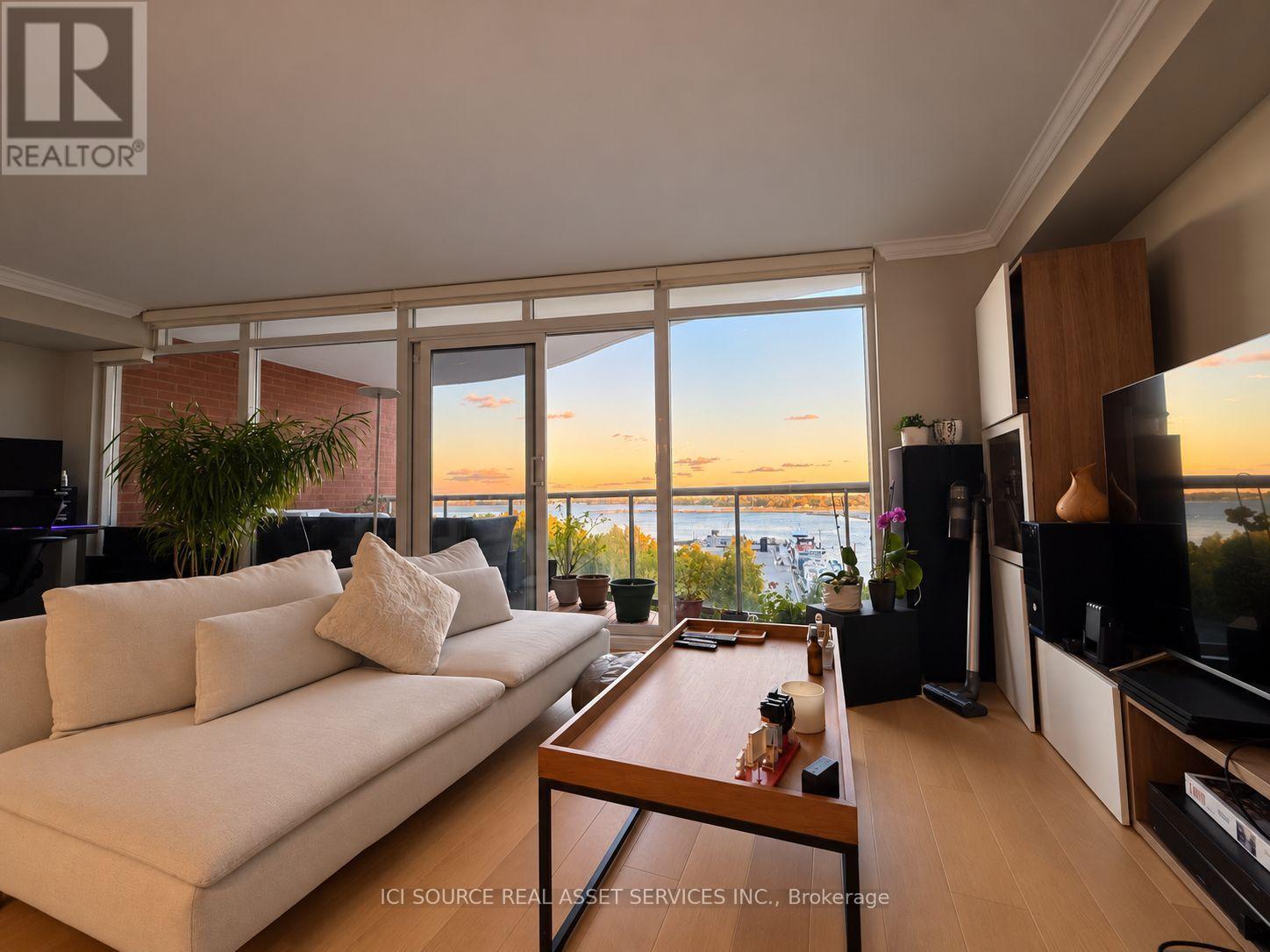 812 - 550 Queens Quay W, Toronto, Ontario  M5V 3M8 - Photo 1 - C14079748