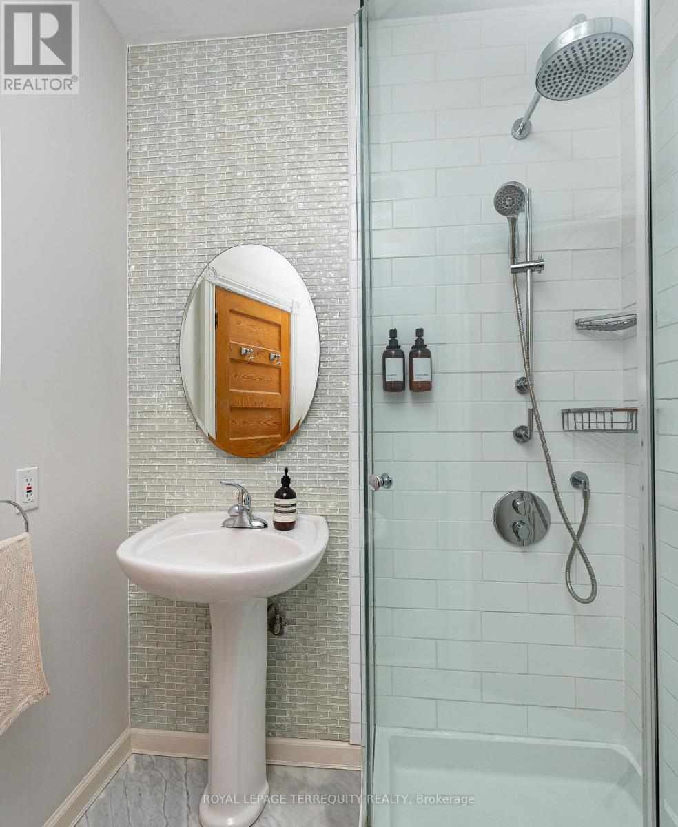 45 Dingwall Avenue, Toronto, Ontario  M4J 1C4 - Photo 19 - E14032852