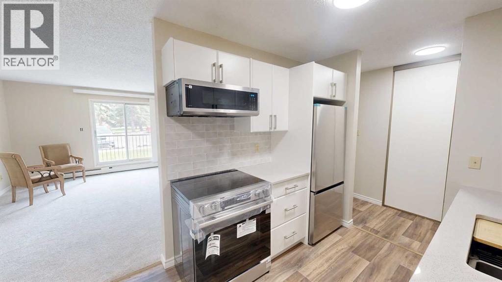 107, 405 Columbia Boulevard W