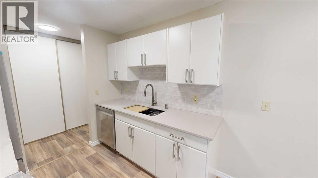 107, 405 Columbia Boulevard W