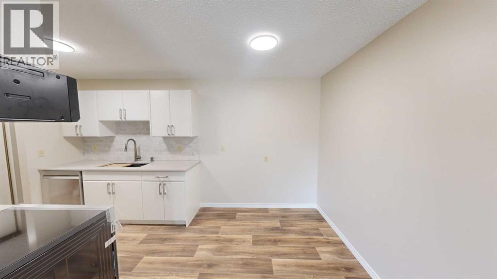 107, 405 Columbia Boulevard W