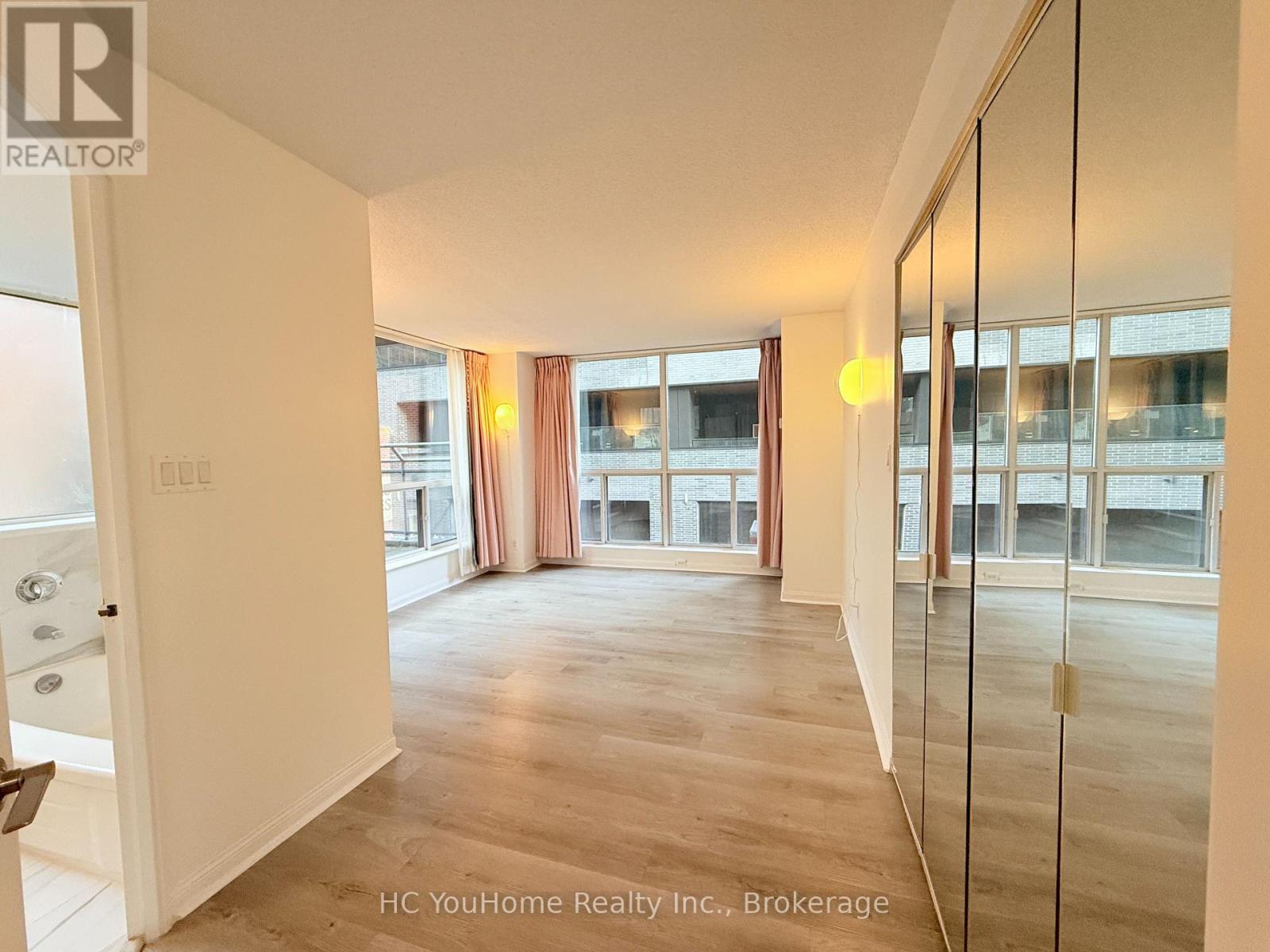 212 - 24 Wellesley Street W, Toronto, Ontario  M4Y 2X6 - Photo 11 - C14080676