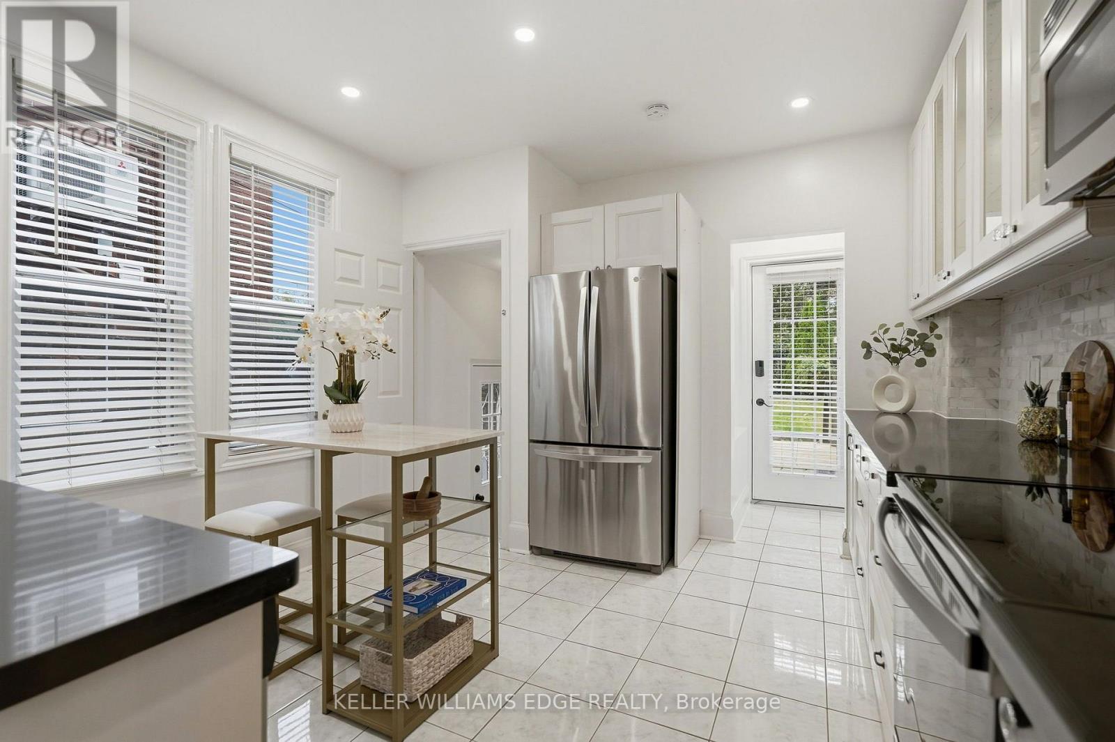 28 Conway Avenue, Toronto, Ontario  M6E 1H2 - Photo 14 - C14080820