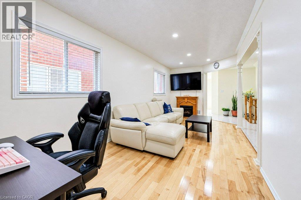 6484 Skipper Way, Mississauga, Ontario  L5W 1P6 - Photo 9 - 40869413