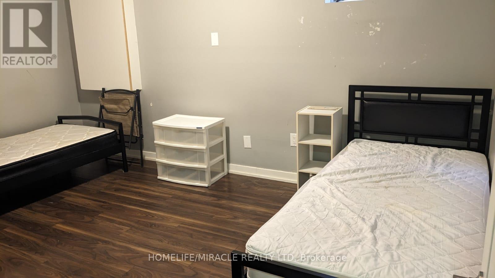 34 Ballycastle Crescent, Brampton, Ontario L6Z 2T6 - Photo 1 - W14033952