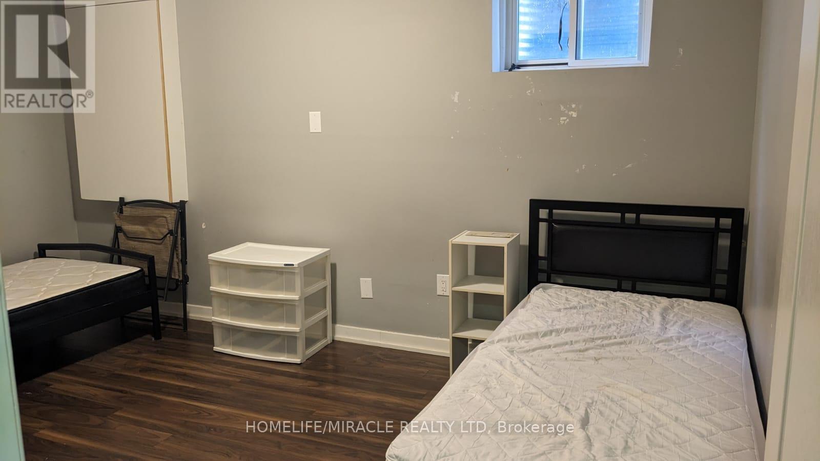 34 Ballycastle Crescent, Brampton, Ontario L6Z 2T6 - Photo 3 - W14033952