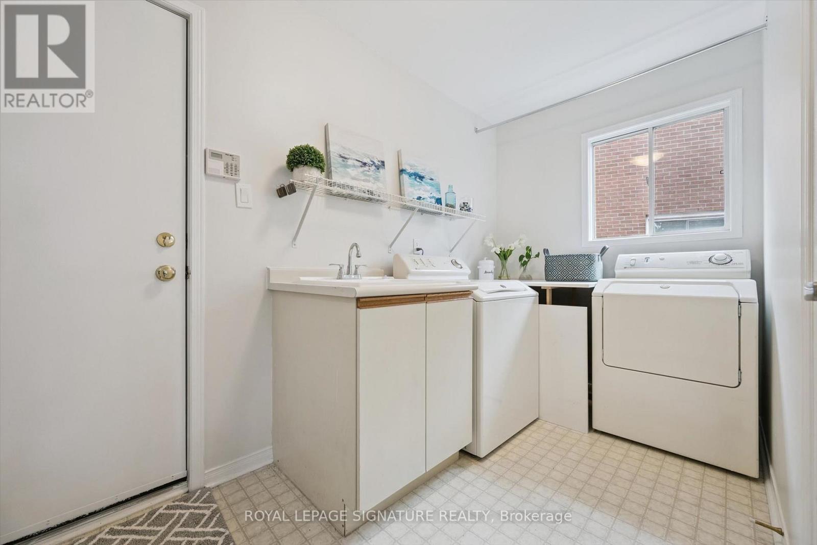 4912 Roseglen Court, Mississauga, Ontario  L5V 1K8 - Photo 18 - W14080782