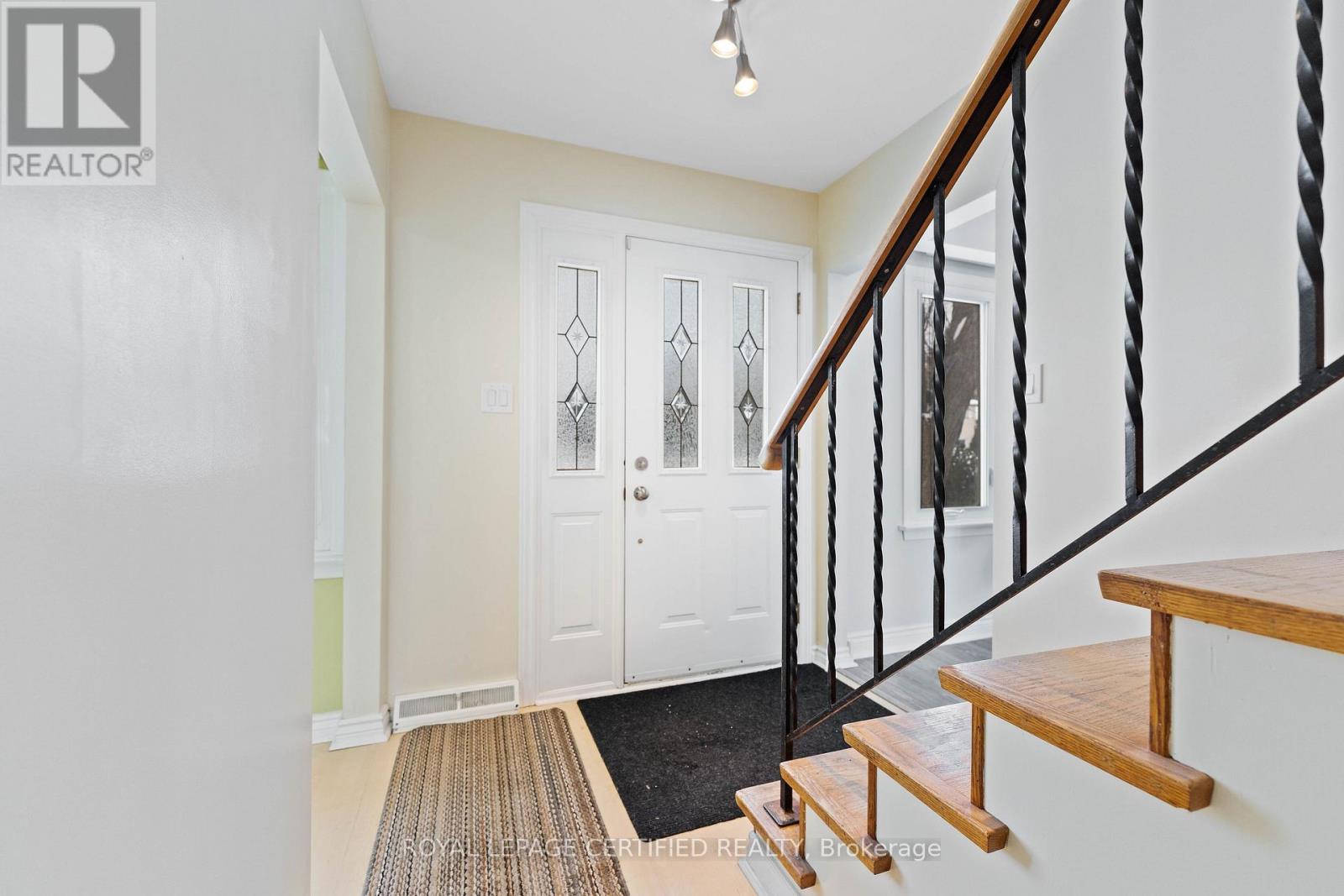 247 Grove Street E, Barrie (Wellington), Ontario  L4M 2R1 - Photo 2 - S14080672