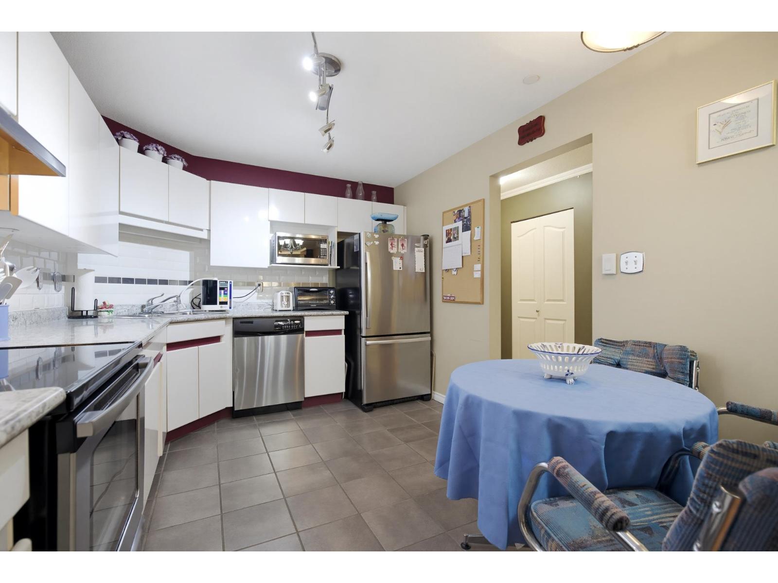 208 33280 E Bourquin Crescent, Abbotsford, British Columbia  V2S 7K2 - Photo 8 - R3174129