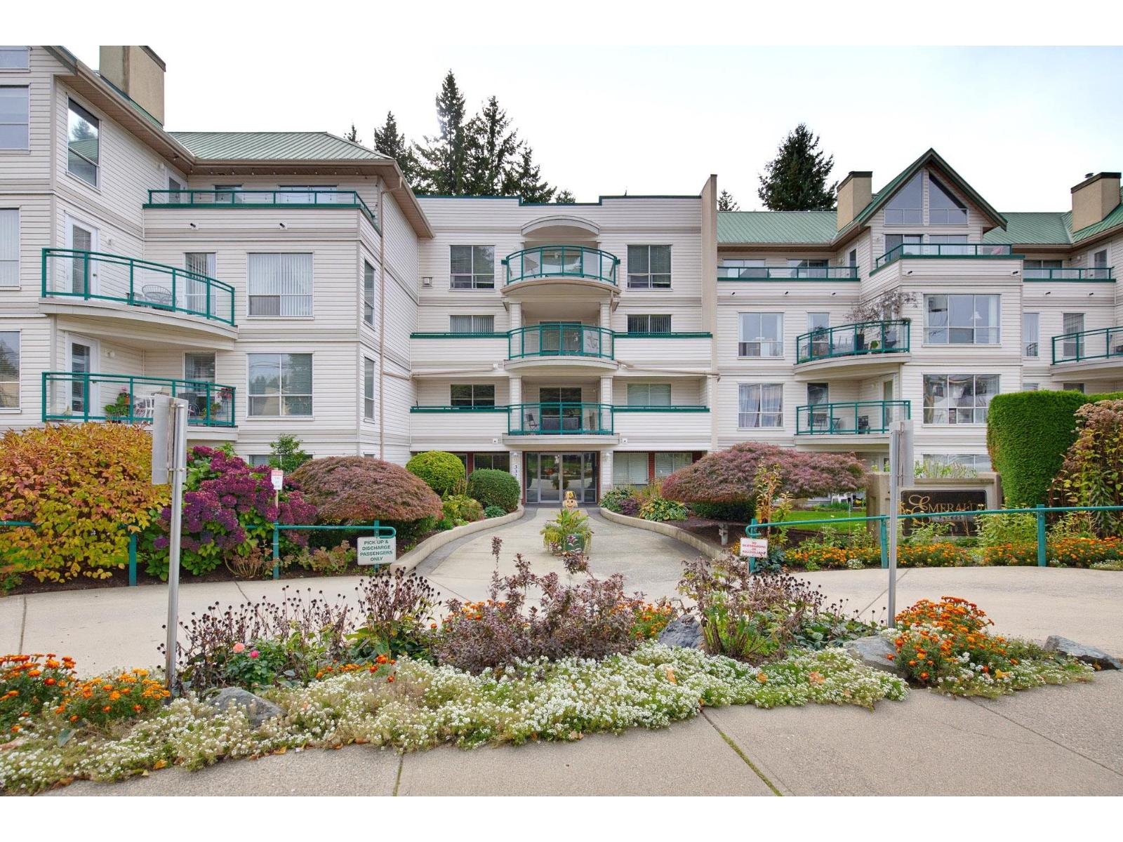208 33280 E Bourquin Crescent, Abbotsford, British Columbia  V2S 7K2 - Photo 2 - R3174129
