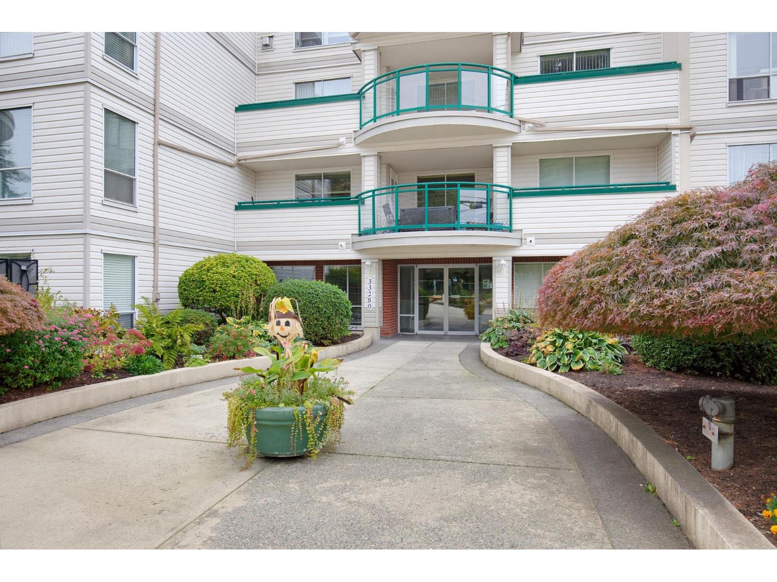 208 33280 E Bourquin Crescent, Abbotsford, British Columbia  V2S 7K2 - Photo 3 - R3174129