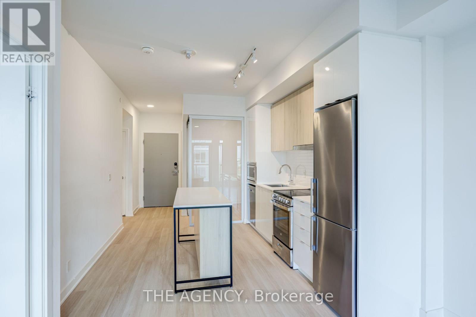1108 - 30 UPPER MALL WAY, Vaughan, Ontario