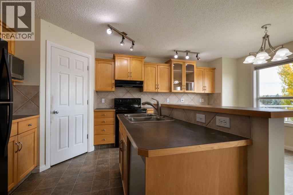 151 Bow Ridge Crescent, Cochrane, Alberta  T4C 1V2 - Photo 9 - A2351846