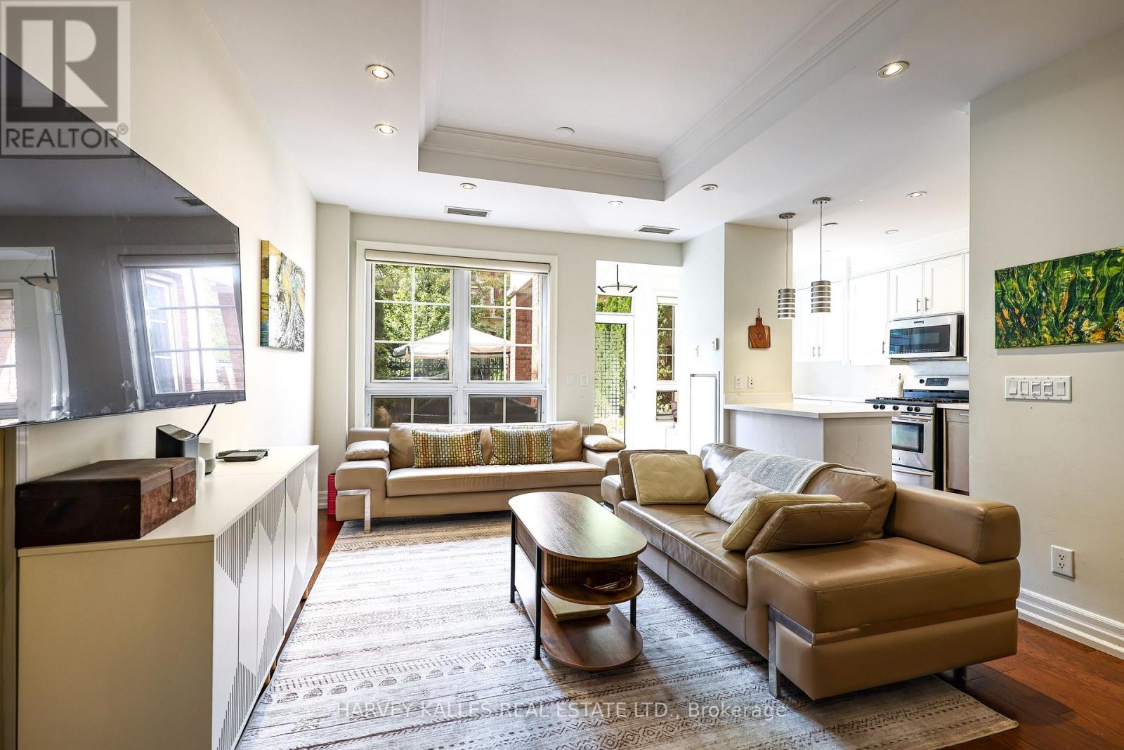 Th9 - 21 Burkebrook Place, Toronto, Ontario  M4G 0A2 - Photo 12 - C14080950