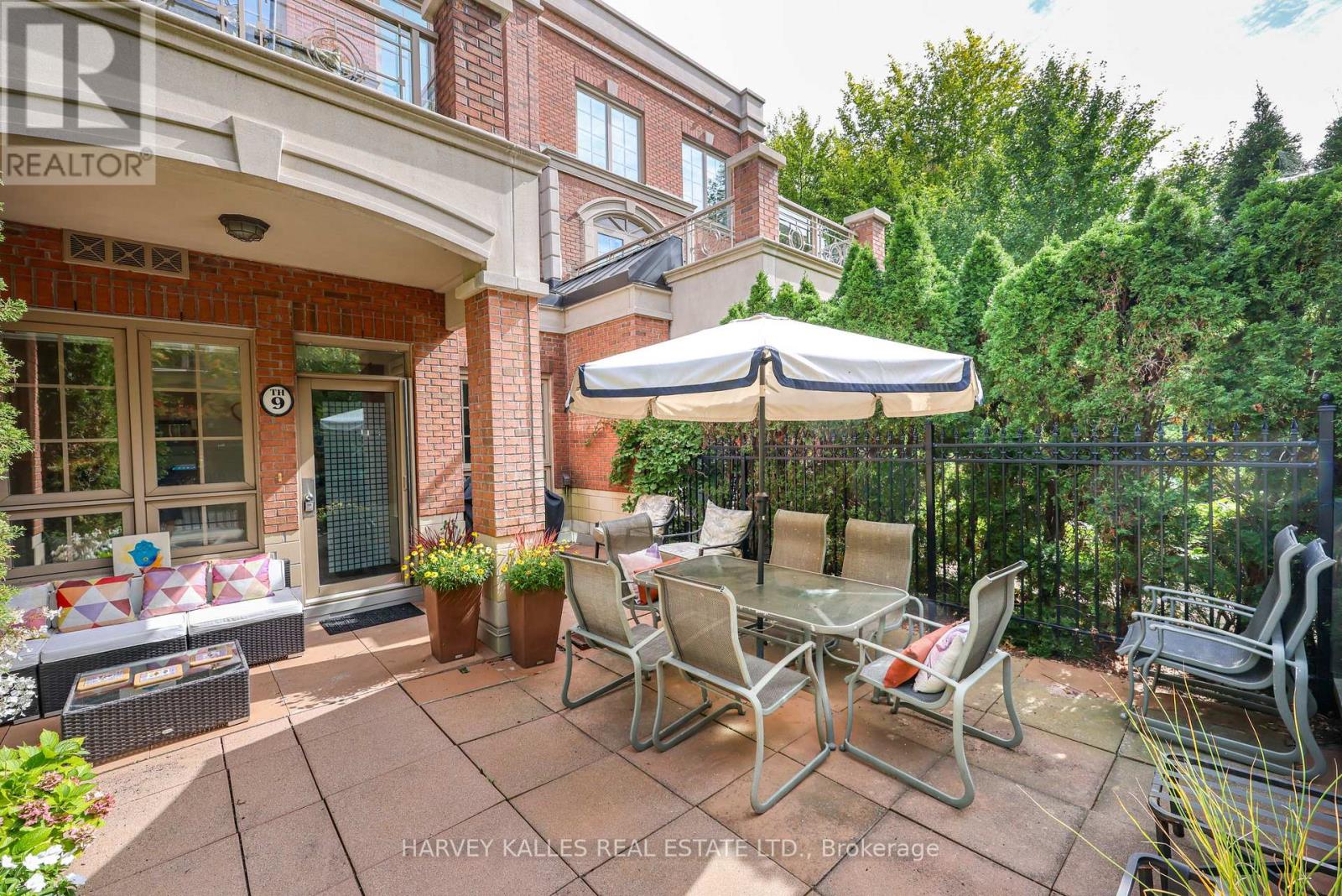 Th9 - 21 Burkebrook Place, Toronto, Ontario  M4G 0A2 - Photo 5 - C14080950