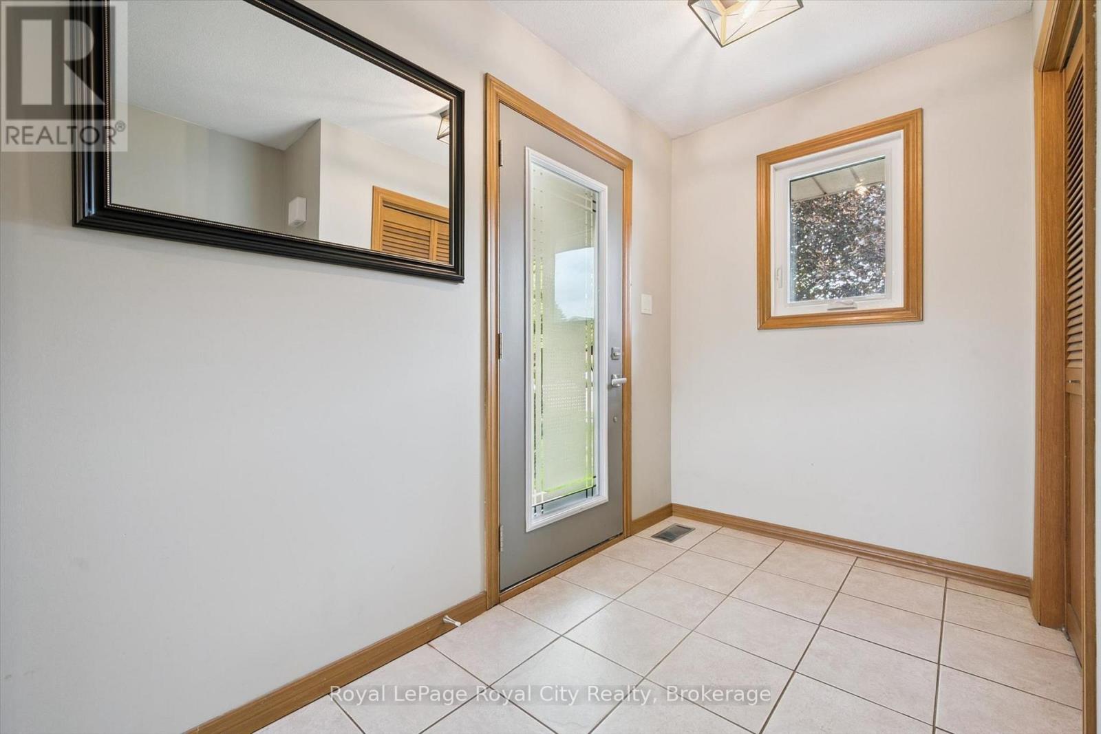 24 Greenwich Drive, Guelph, Ontario  N1H 8B8 - Photo 3 - X14081062