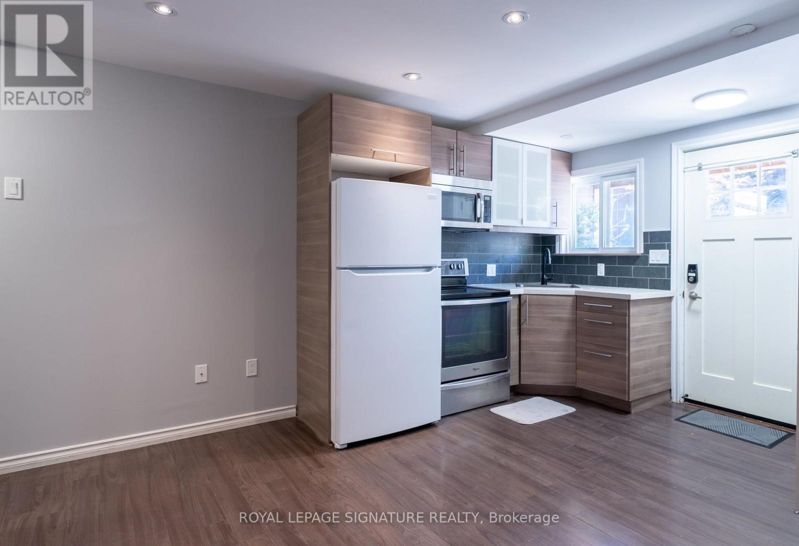 Lower - 695 Woodbine Avenue, Toronto (East End-Danforth), Ontario  M4E 2J4 - Photo 3 - E14081154