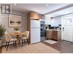LOWER - 695 WOODBINE AVENUE, Toronto, Ontario