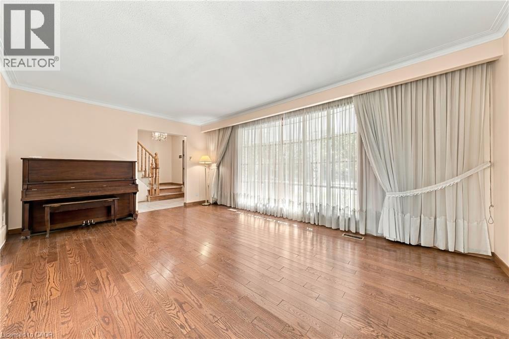 2429 Redfern Road, Burlington, Ontario  L7R 1Y1 - Photo 3 - 40868819