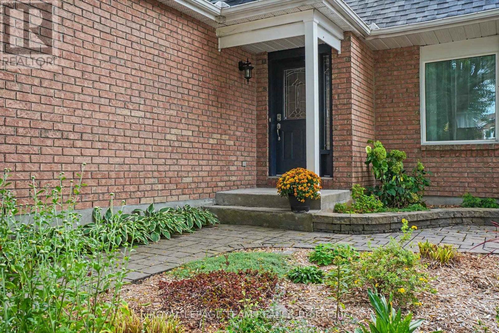 4 Degas Court, Ottawa, Ontario  K1G 5S8 - Photo 5 - X14080930