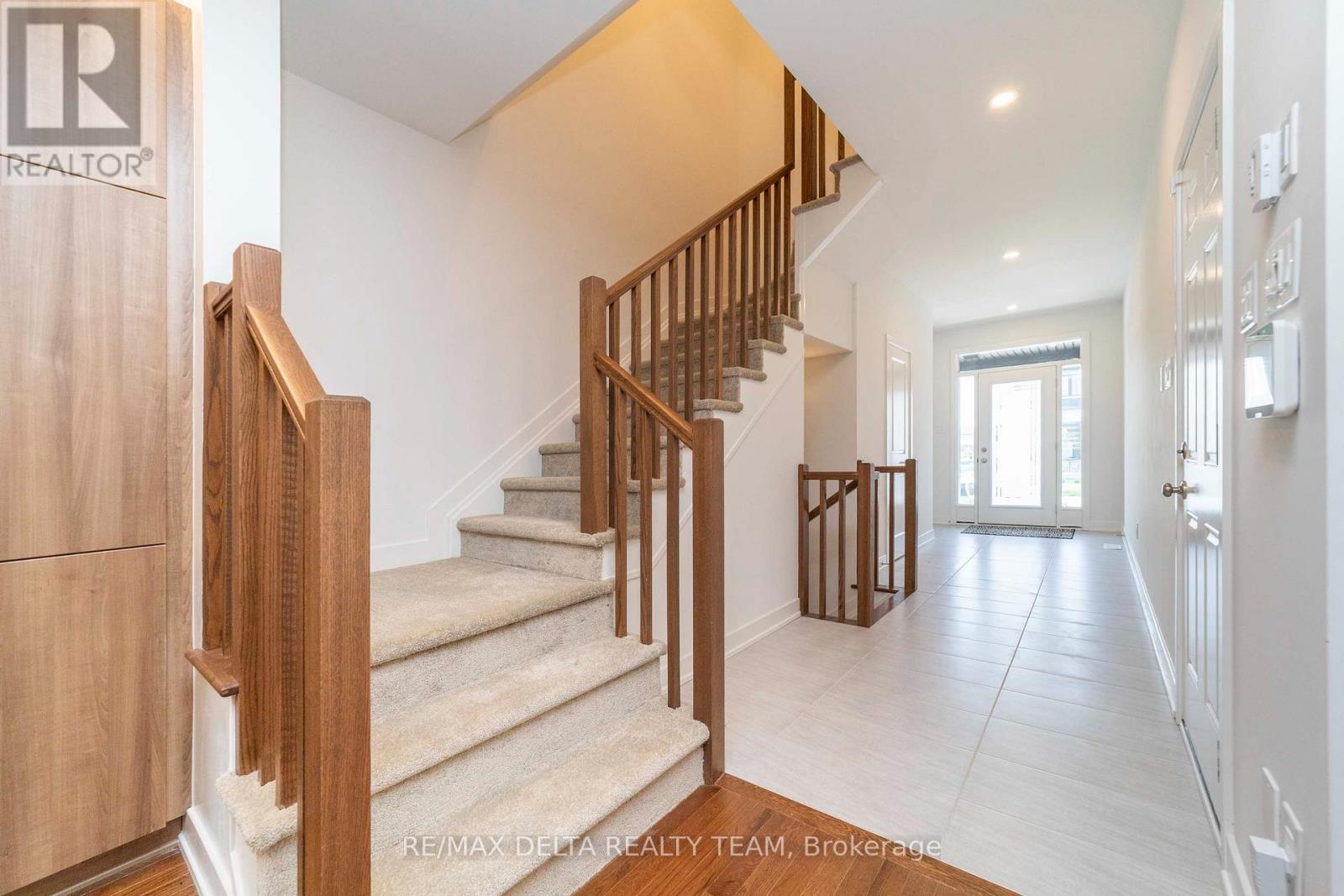 631 Knotridge Street, Ottawa, Ontario  K1W 0N7 - Photo 2 - X14081188