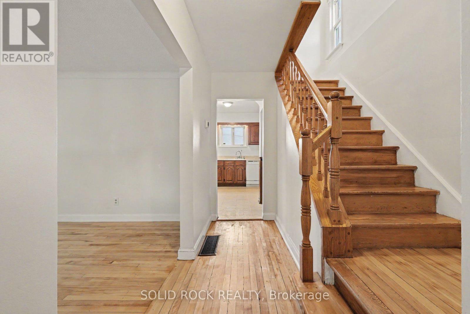 667 Alesther Street, Ottawa, Ontario  K1K 1H8 - Photo 4 - X14081208