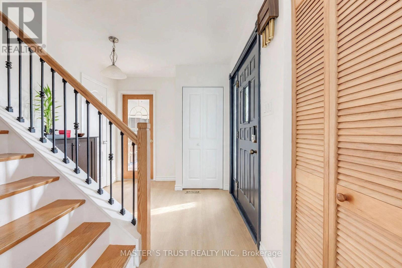 2668 Altadena Court, Mississauga, Ontario  L5K 1G2 - Photo 4 - W14080922