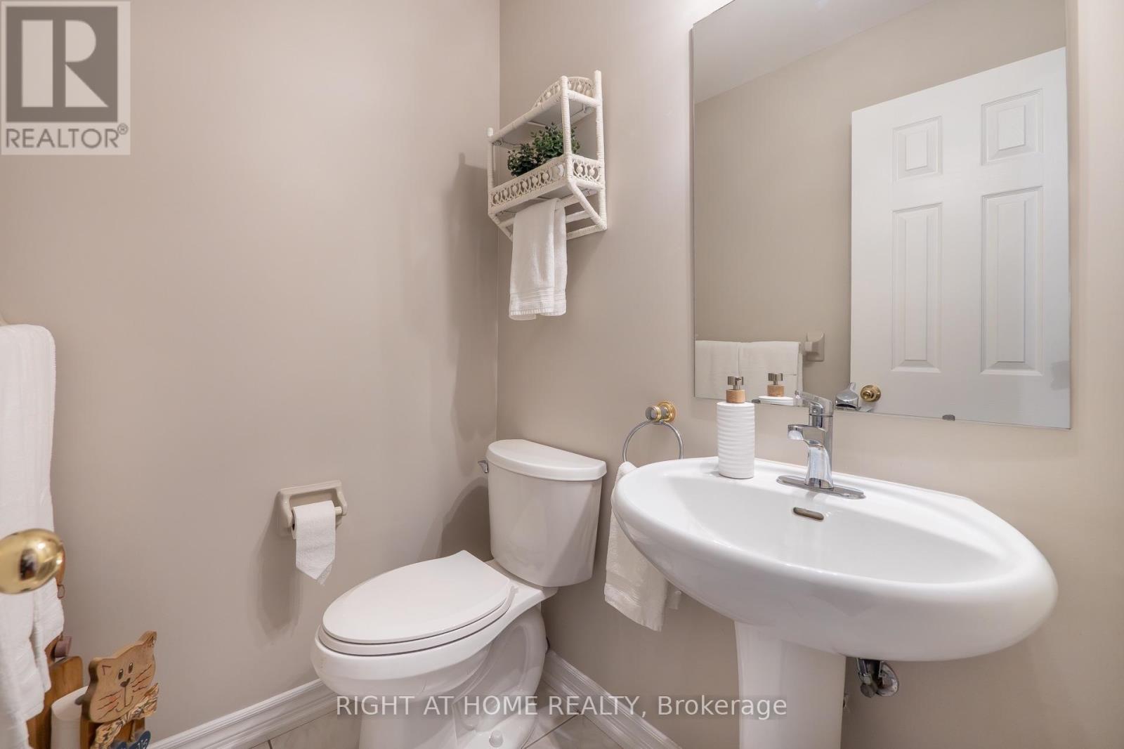 17 Eaton Street, Halton Hills, Ontario  L7G 5L4 - Photo 11 - W14080948