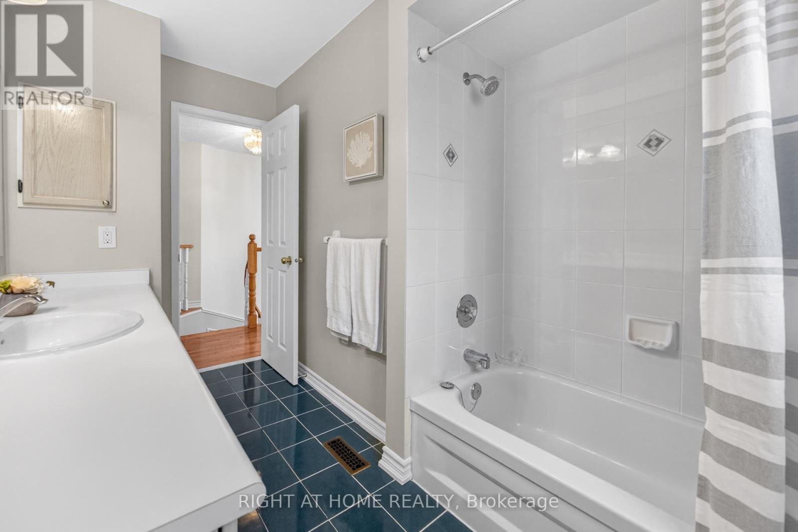 17 Eaton Street, Halton Hills, Ontario  L7G 5L4 - Photo 22 - W14080948