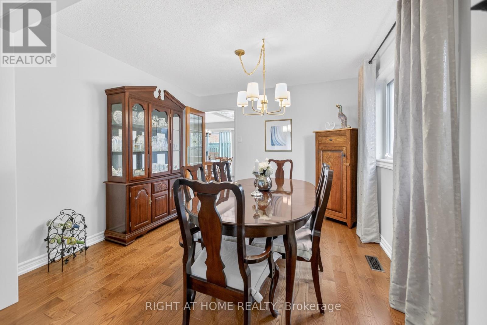 17 Eaton Street, Halton Hills, Ontario  L7G 5L4 - Photo 5 - W14080948