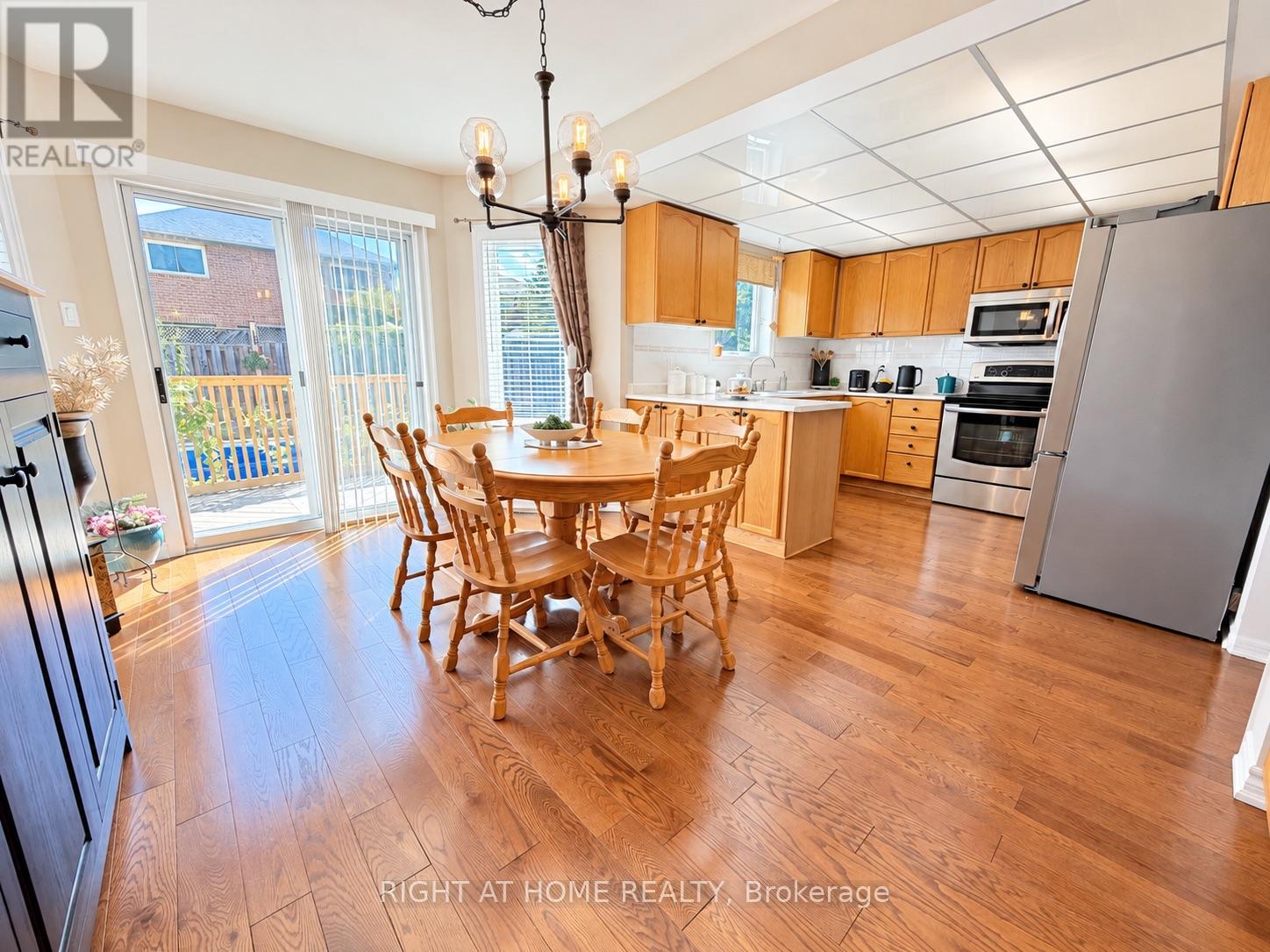 17 Eaton Street, Halton Hills, Ontario  L7G 5L4 - Photo 9 - W14080948