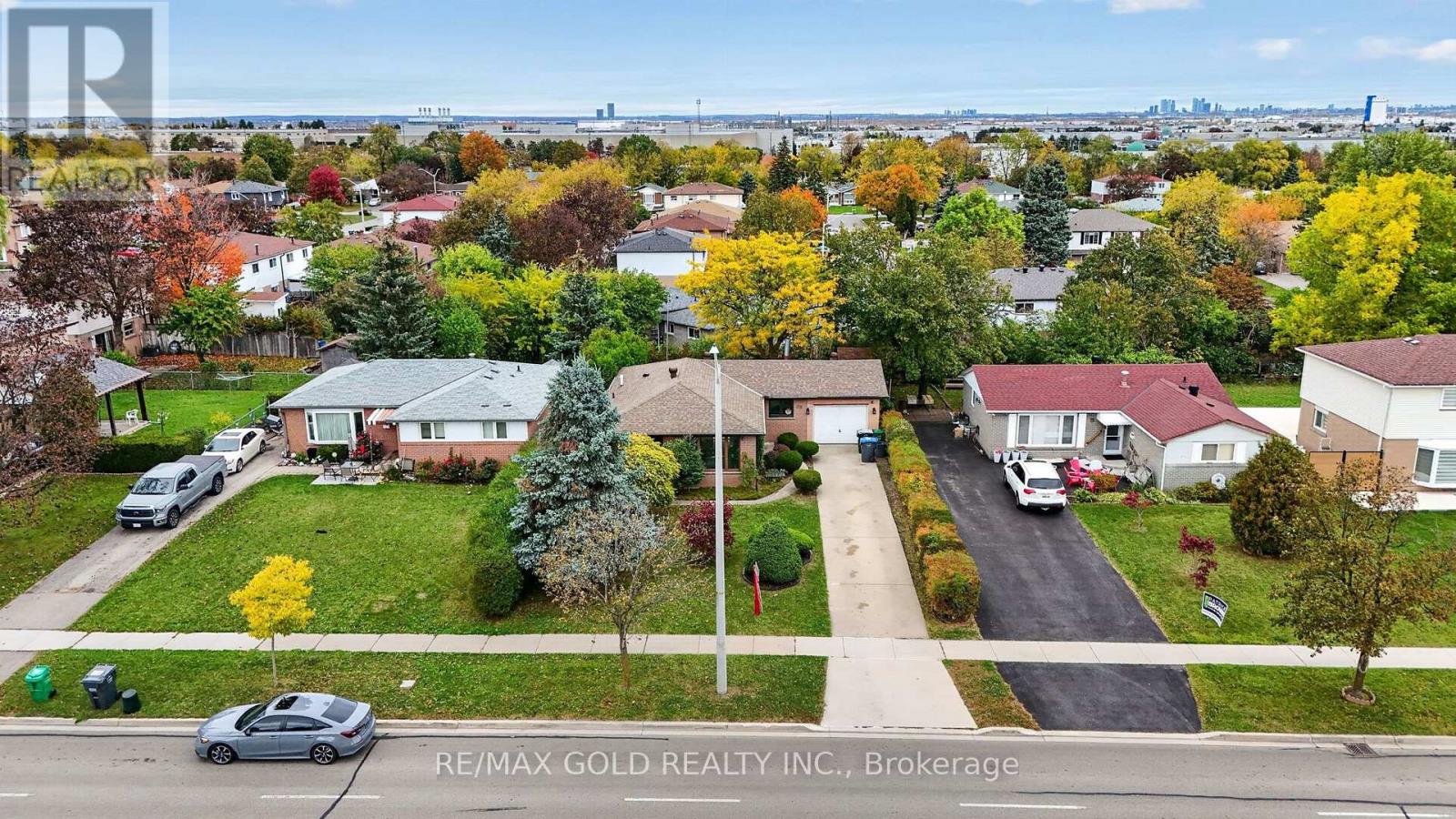 722 Balmoral Drive, Brampton (Avondale), Ontario  L6T 1X4 - Photo 2 - W14080990