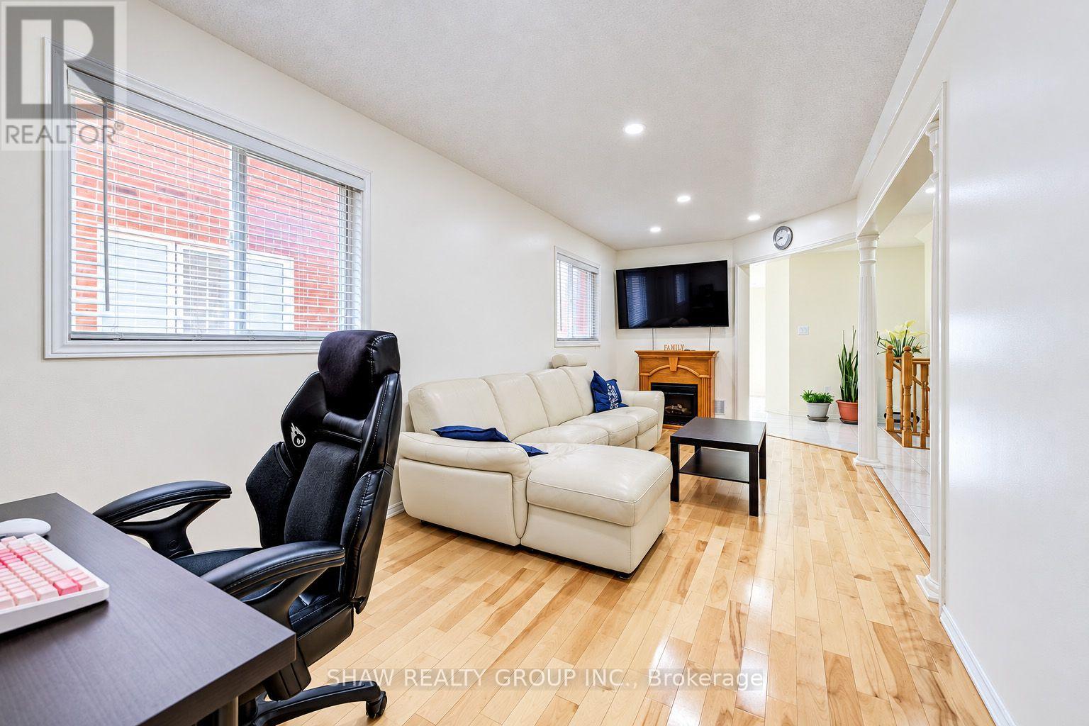6484 Skipper Way, Mississauga, Ontario  L5W 1P6 - Photo 9 - W14081002