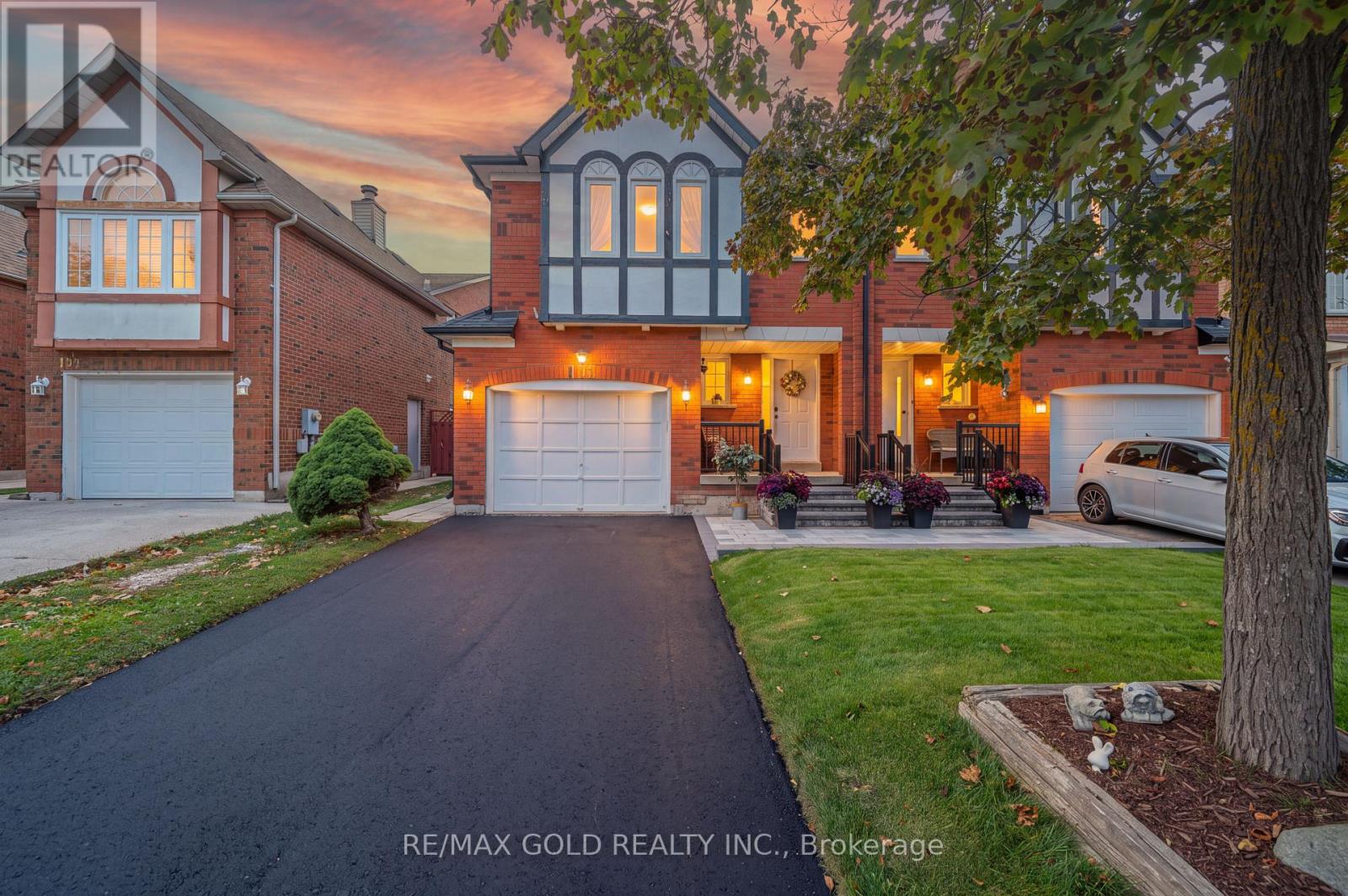 106 Bighorn Crescent, Brampton, Ontario  L6R 1G2 - Photo 2 - W14081024