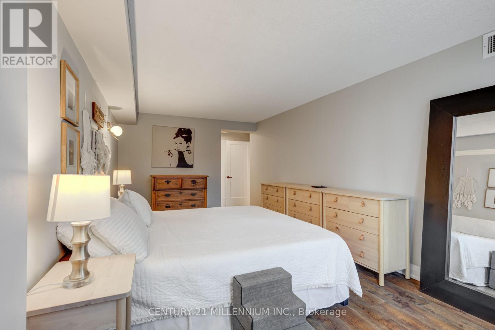 705 - 330 Rathburn Road W, Mississauga, Ontario  L5B 3Y1 - Photo 24 - W14081076